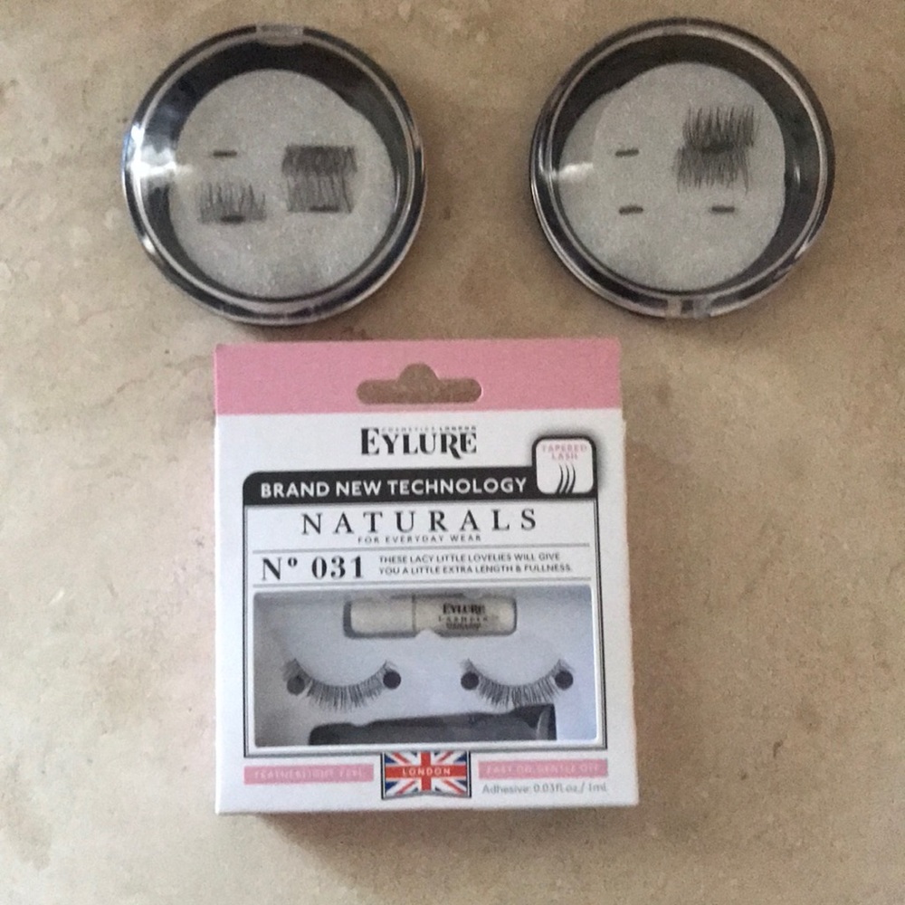 Magnetic eyelashes two sets and one glue on set